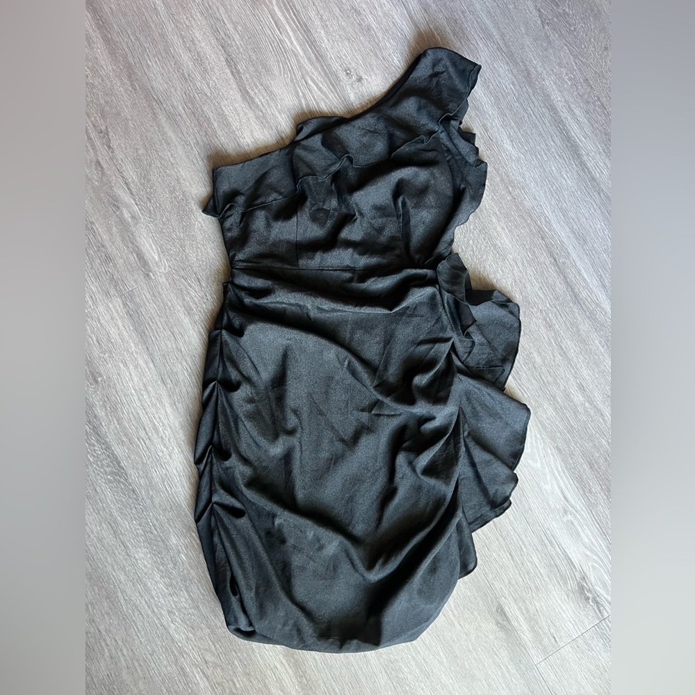 Ya Los Angeles Elegant Black One-Shoulder Dress